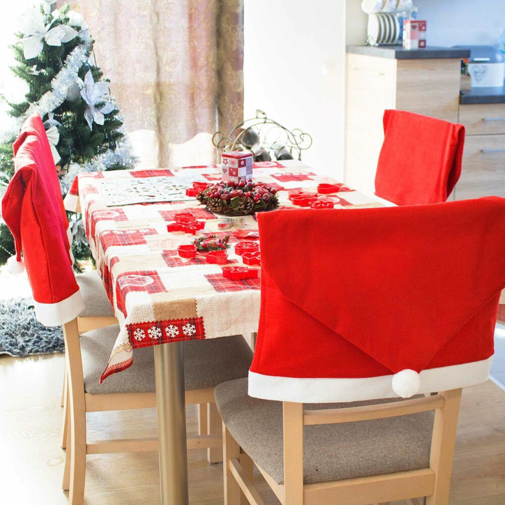Vianočný prehoz na stoličke Santa Claus, červený Vianočný prehoz na stoličke Santa Claus, červený