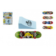Skateboard prstový s rampou plast 10cm asst mix farieb na karte