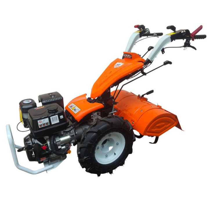 Malotraktor C977 s kultivátorom