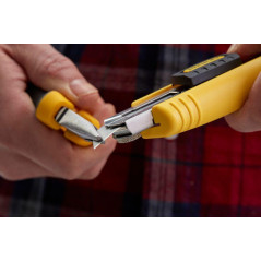 Nôž plastový s odlamovacou čepeľou 18 mm FatMax® 0-10-481