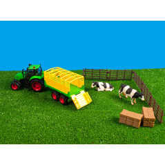 Traktor s vlečkou, kravičkami a poľnohospodárskym príslušenstvom