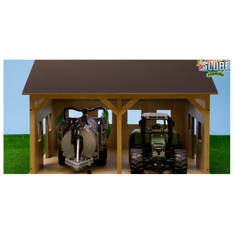 Kids Globe Drevená stodola pre 2 poľnohospodárske stroje 1:16
