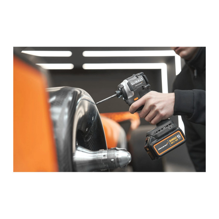Aku KOMBO sada skrutkovača DCD85M a rázového uťahováka DCF85M 18 V XR 2x 5,0 Ah, edícia McLaren F1 Team