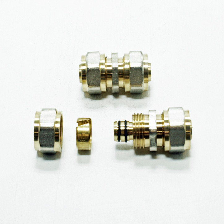 Mosadzná spojka s upínacím krúžkom 16x2 / 16x2 mm Mosadzná spojka s upínacím krúžkom 16x2 / 16x2 mm