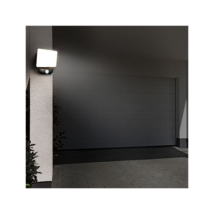 LED reflektor Quick 10 W so senzorom, čierny