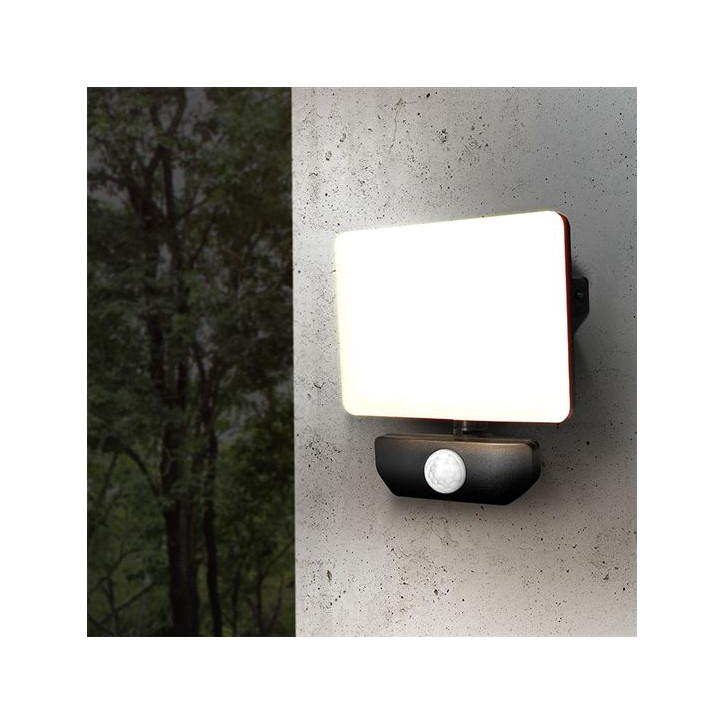 LED reflektor Quick 10 W so senzorom, čierny