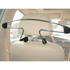 Vešiak na oblečenie do auta