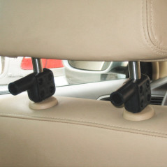 Vešiak na oblečenie do auta