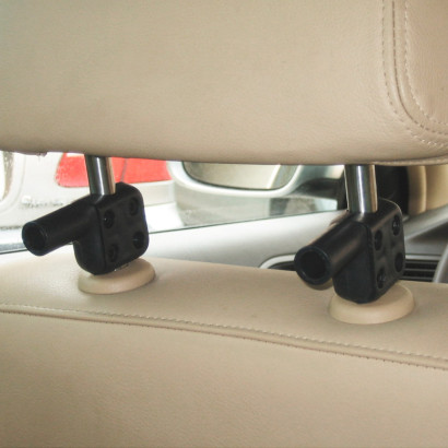 Vešiak na oblečenie do auta