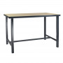 Pracovný stôl s pohodlnou pracovnou výškou. Stabilná, zváraná konštrukcia, doska stola zo špeciálneho viacvrstvového dreva (doska zo smrekového dreva dyhovaná z oboch strán), obvodová oceľová hrana, lakovaný práškovou farbou.