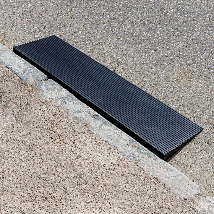 Nájazd na obrubník 90x15x2,5 cm Nájazd na obrubník 90x15x2,5 cm