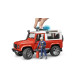 BRUDER Zásahové hasičské vozidlo Land Rover Defender Station Wagon s figúrkou hasiča a hasiacim prístrojom 1:16 02596