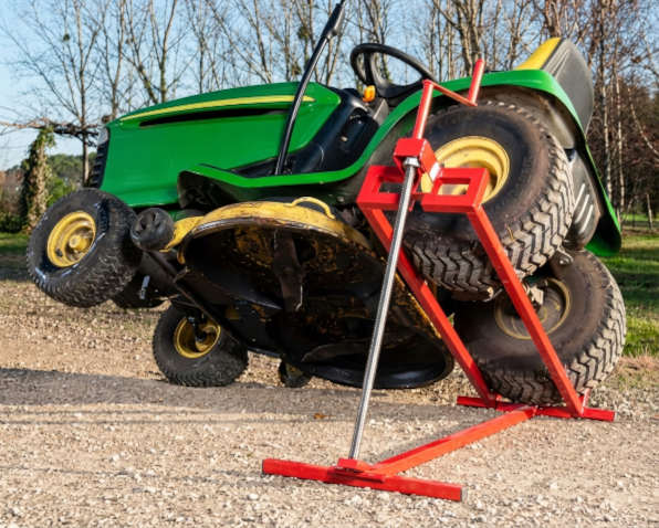DEMA Zdvihák na čistenie kosačiek a ATV RTH400